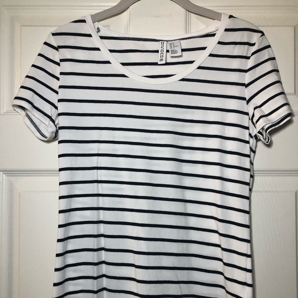 Forever 21 White and Black Striped Shirt Medium